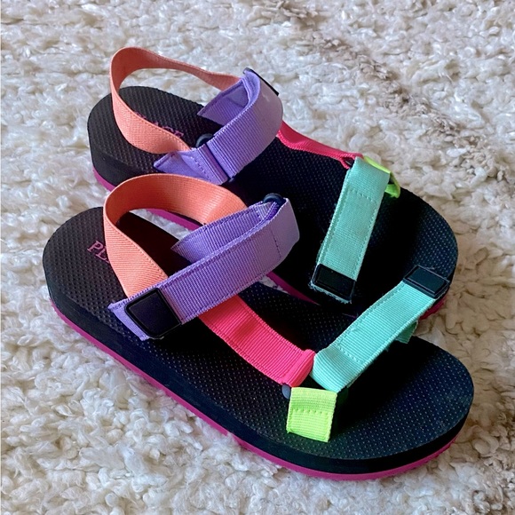 Like NEW! Youth Elasticized Sandals - Picture 1 of 4